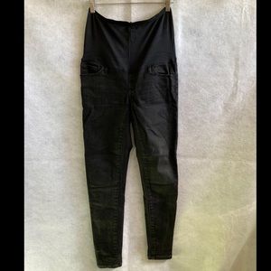 Black skinny maternity jeans. GAP. Size 28